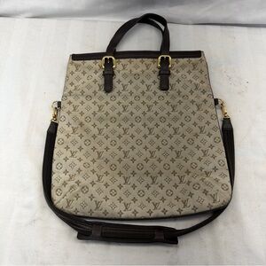 Louis Vuitton Beige Interior with Gold Zipper